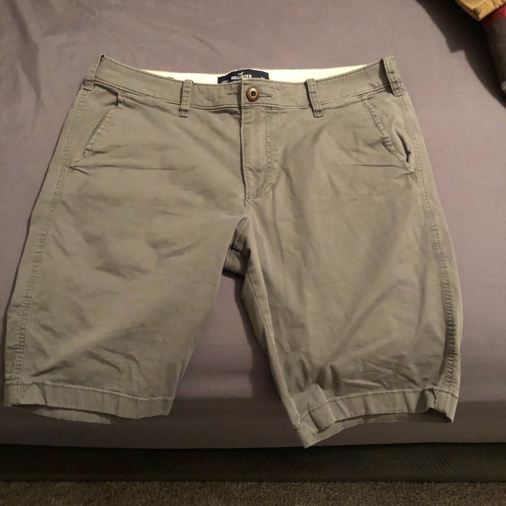 Size 34 Hollister 10” flat front shorts